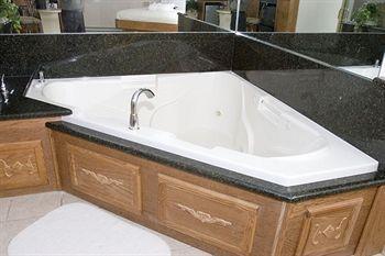 Sybaris Pool Suites Downers Grove - Adults Only דאונרס גרוב מראה חיצוני תמונה