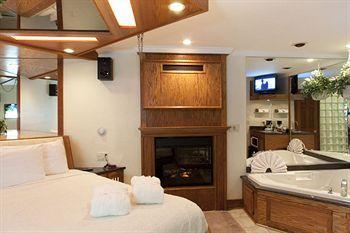 Sybaris Pool Suites Downers Grove - Adults Only דאונרס גרוב מראה חיצוני תמונה